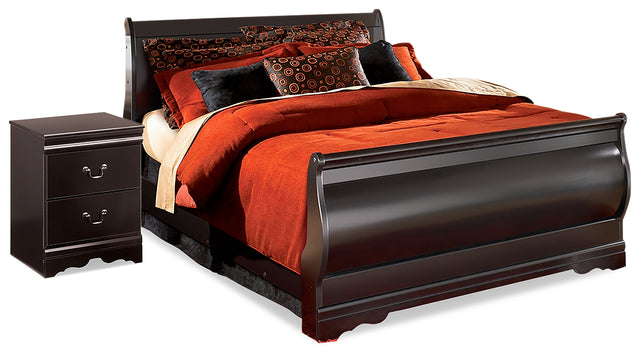 Huey Vineyard Queen Sleigh Bed and Nightstand