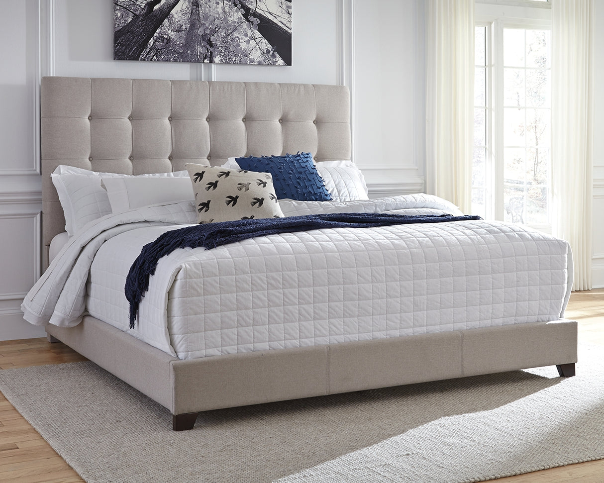 Dolante Queen Upholstered Bed (Bed Size: Queen)