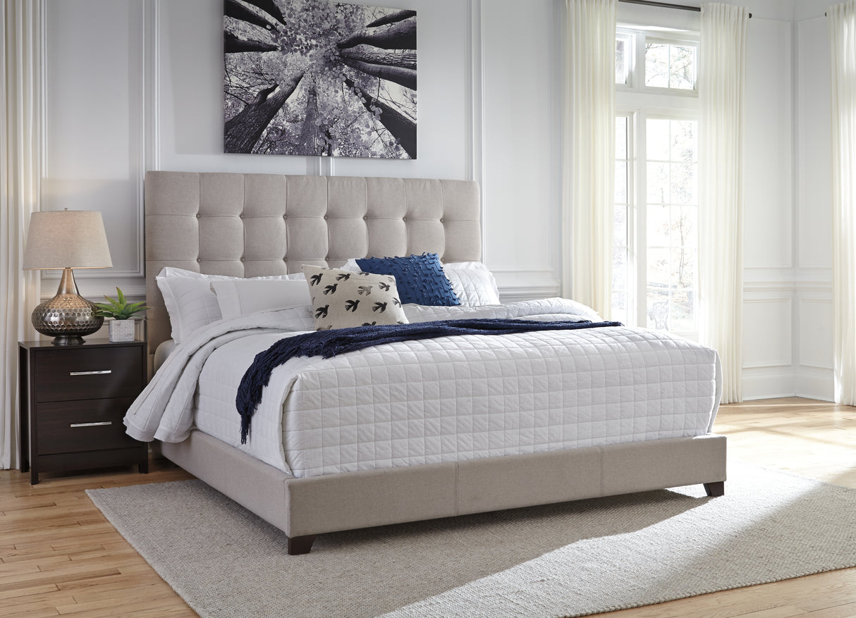 Dolante Queen Upholstered Bed (Bed Size: Queen)