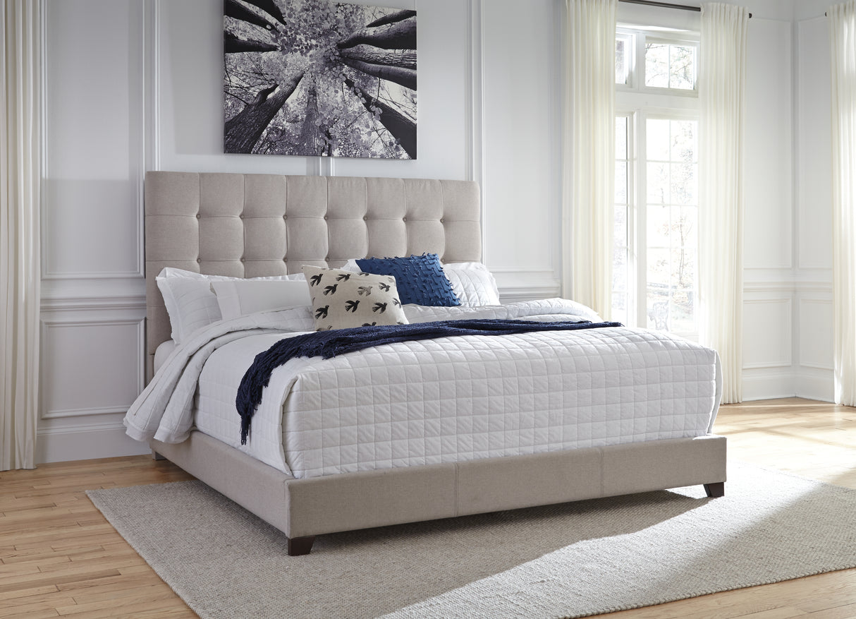 Dolante Queen Upholstered Bed (Bed Size: King)