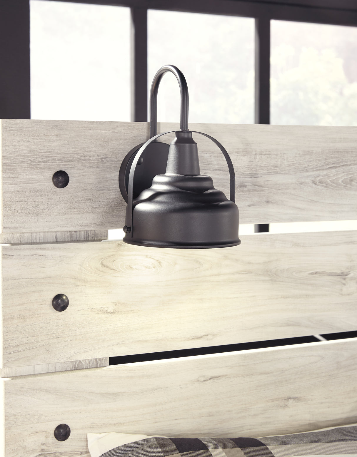 Cambeck Queen Panel Storage Bed, Dresser, Mirror, 2 Chests and 2 Nightstands