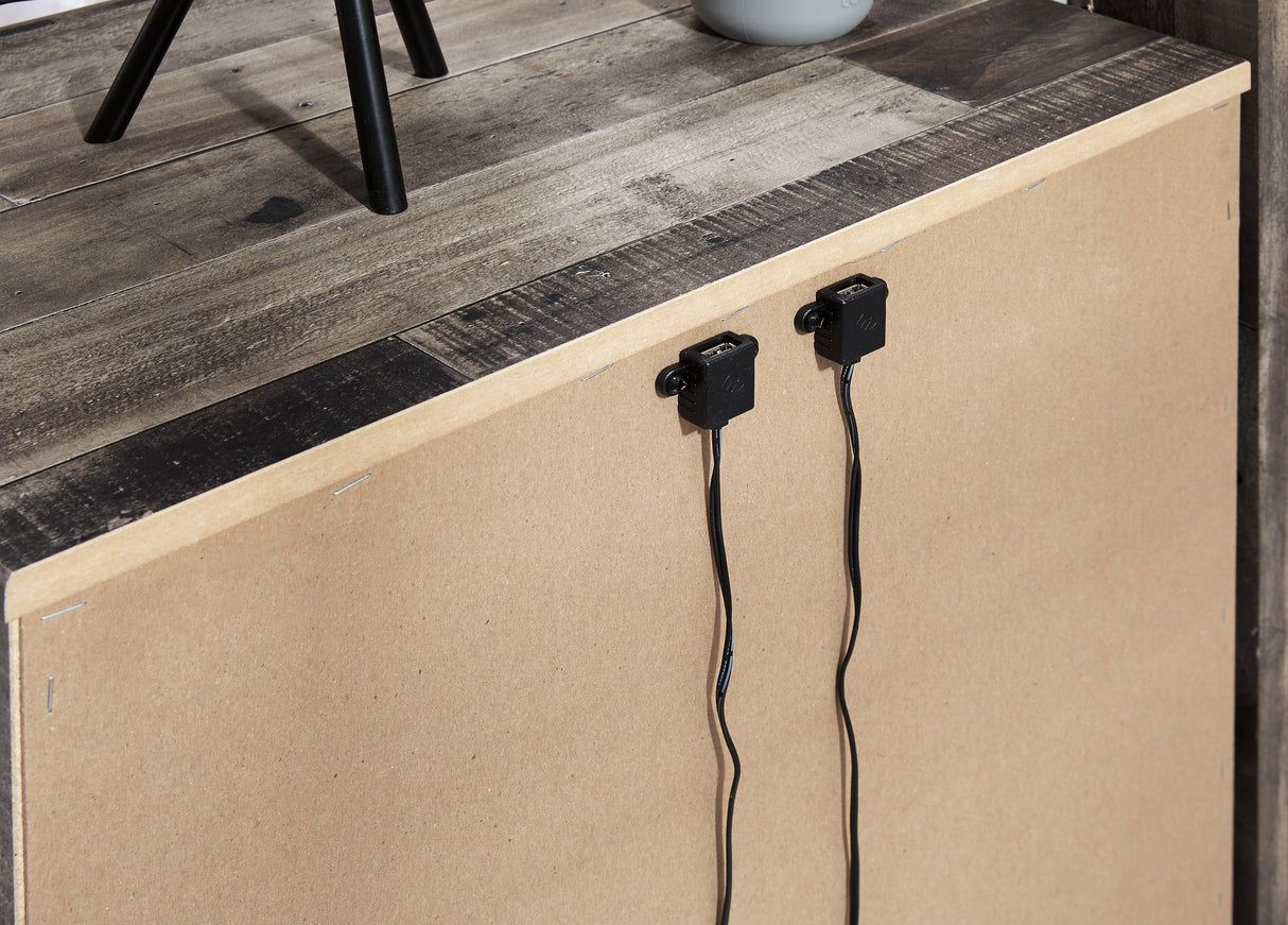 Derekson 7-Piece King Panel Bed with Mirrored Dresser and 2 Nightstands (King Panel Footboard, King Panel Headboard, King Panel Rails, Dresser, Bedroom Mirror, Nightstand, Nightstand)