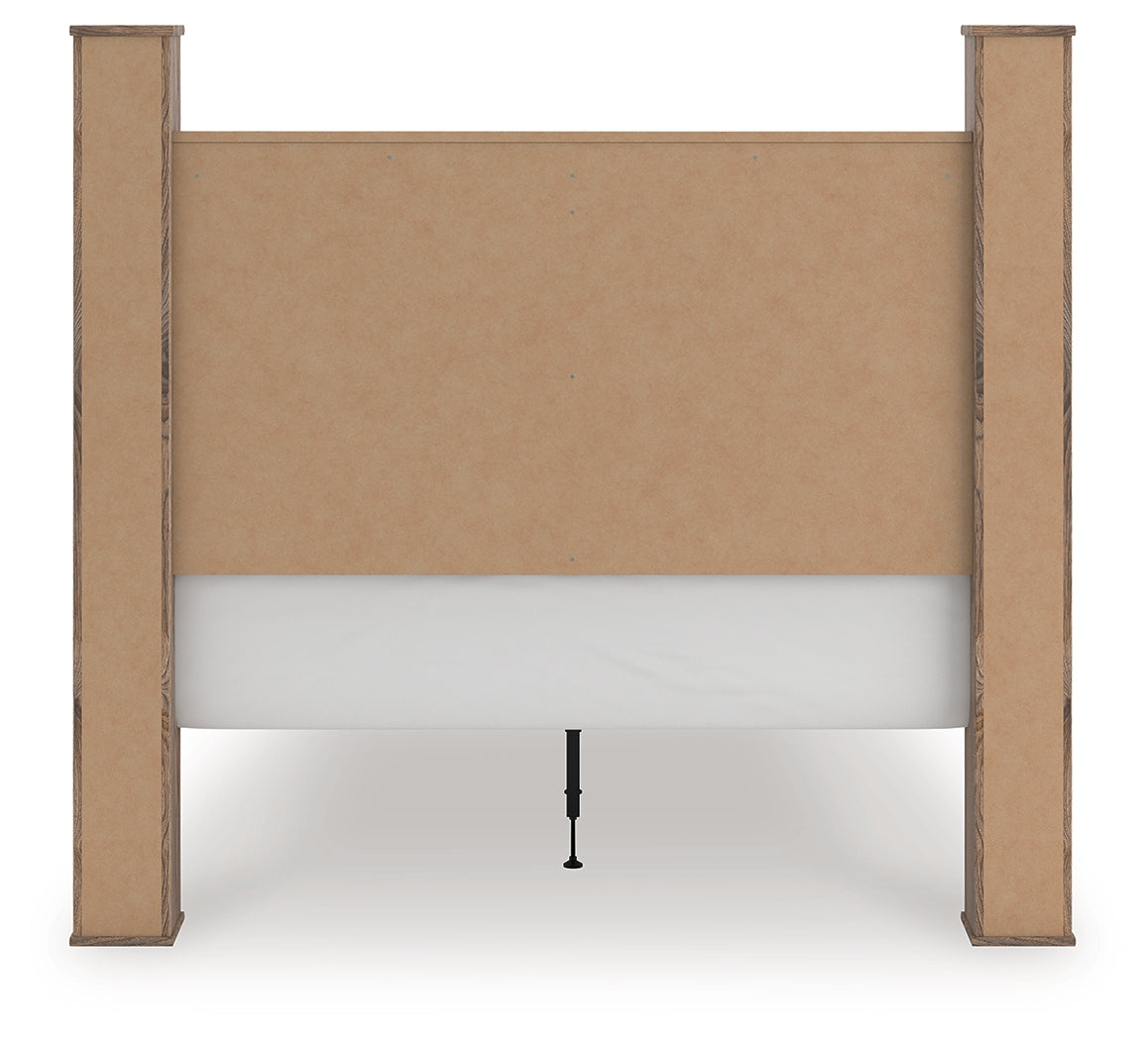 Rusticott Queen Poster Bed, Dresser and Nightstand (Bed Size: Queen)