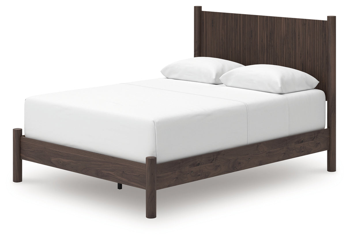 Pamytta Queen Panel Bed (Bed Size: Queen)