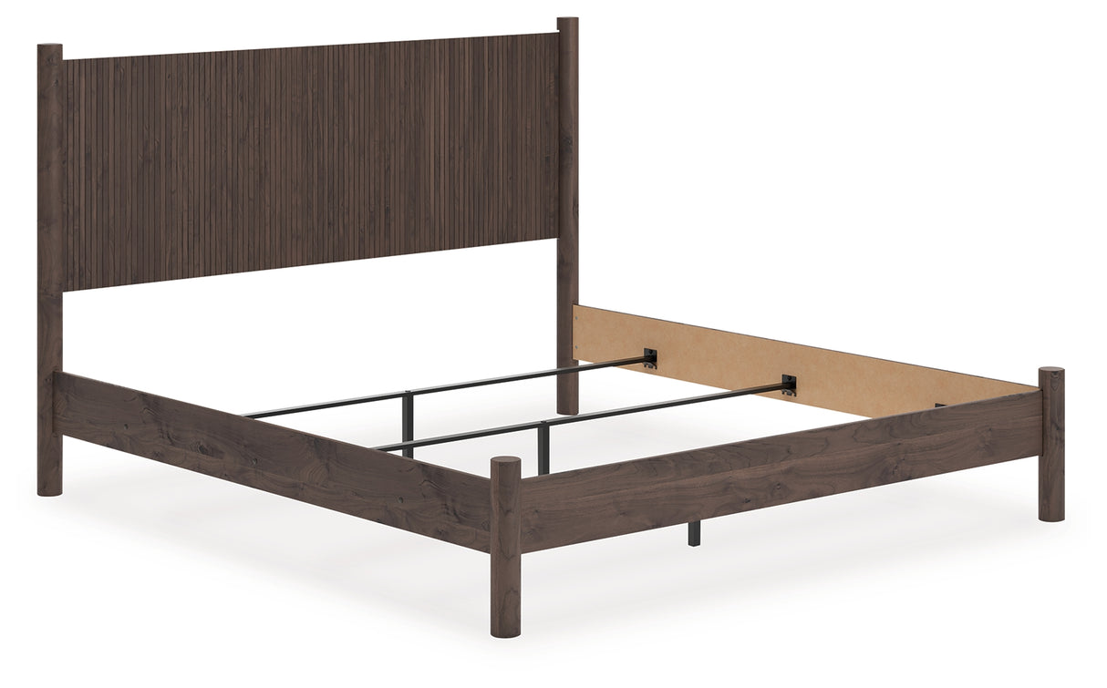 Pamytta Queen Panel Bed (Bed Size: King)