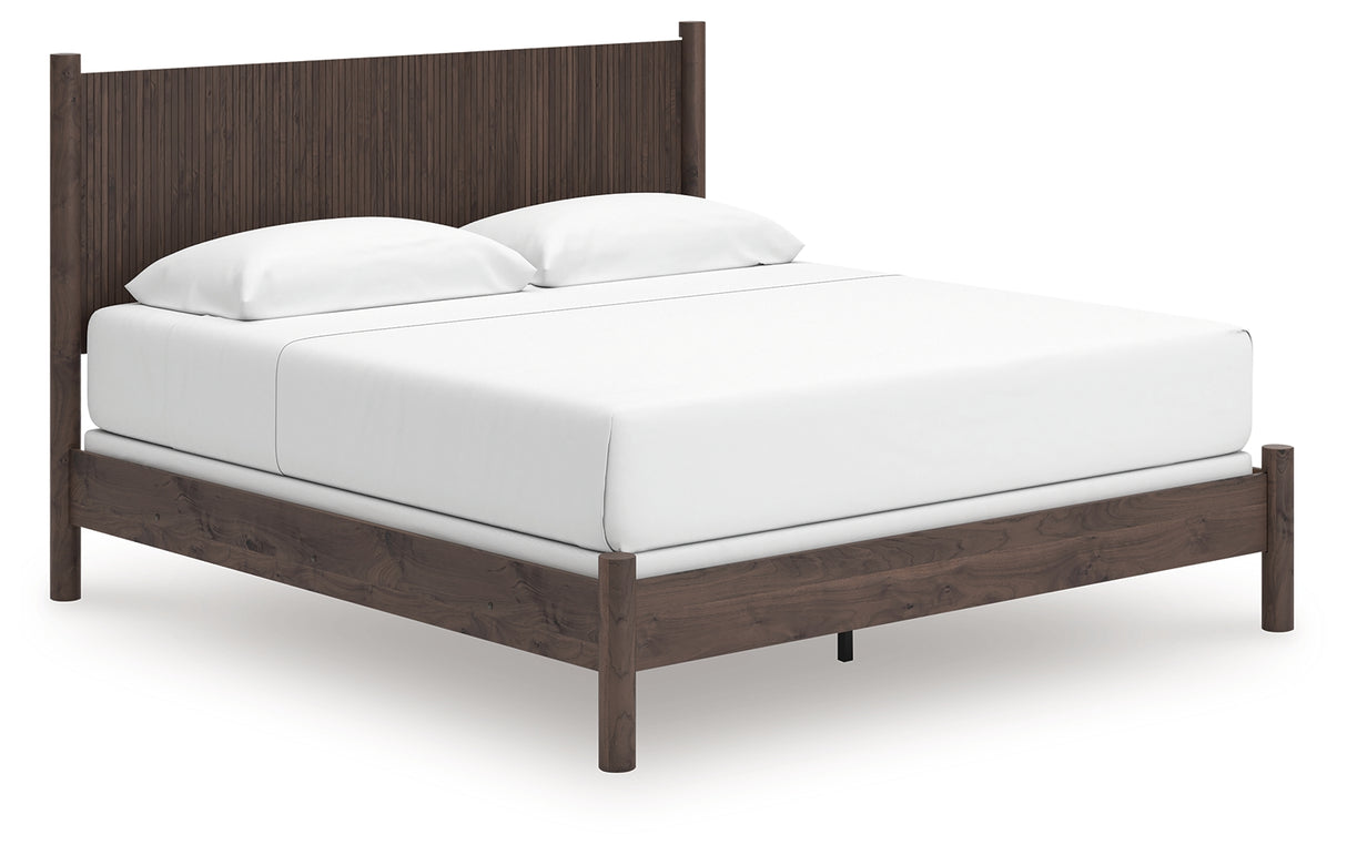 Pamytta Queen Panel Bed (Bed Size: King)