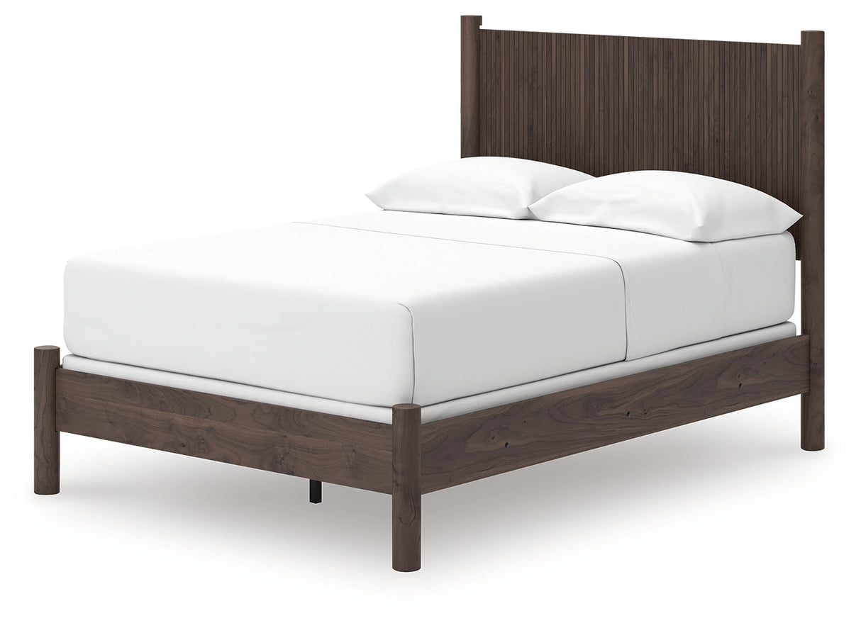 Pamytta Queen Panel Bed (Bed Size: Full)