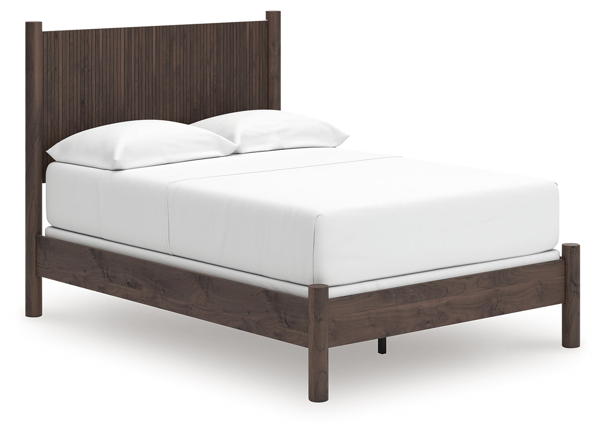 Pamytta Queen Panel Bed (Bed Size: Full)