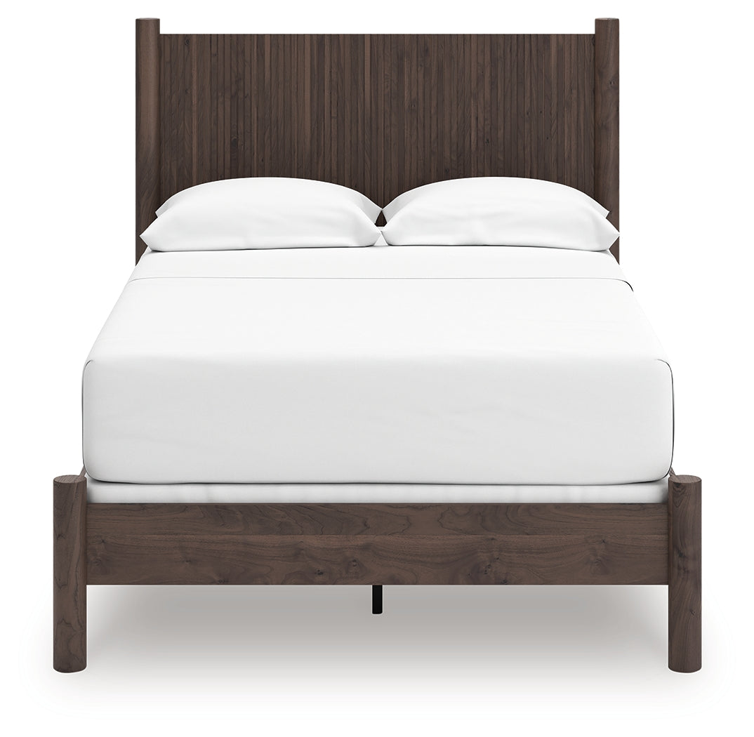 Pamytta Queen Panel Bed (Bed Size: Full)