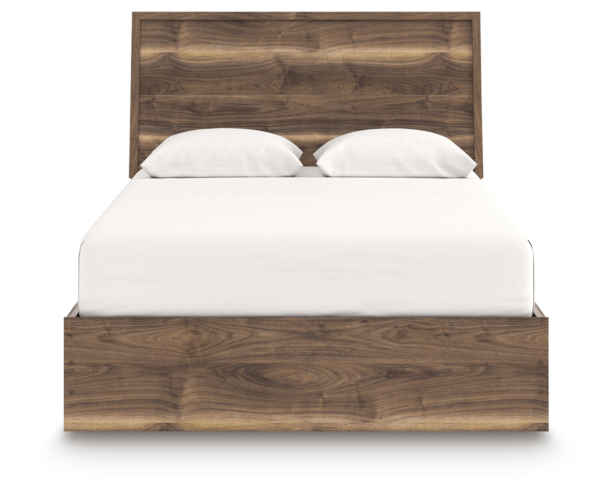 Chirason Queen Panel Bed (Bed Size: Queen)