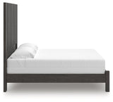 Fraluna Queen Panel Bed (Bed Size: King)
