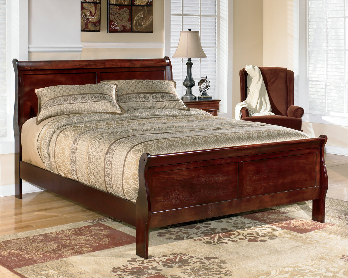 Alisdair Queen Sleigh Bed and 2 Nightstands