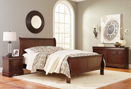 Alisdair Queen Sleigh Bed, Dresser and Mirror (Bed Size: Queen)