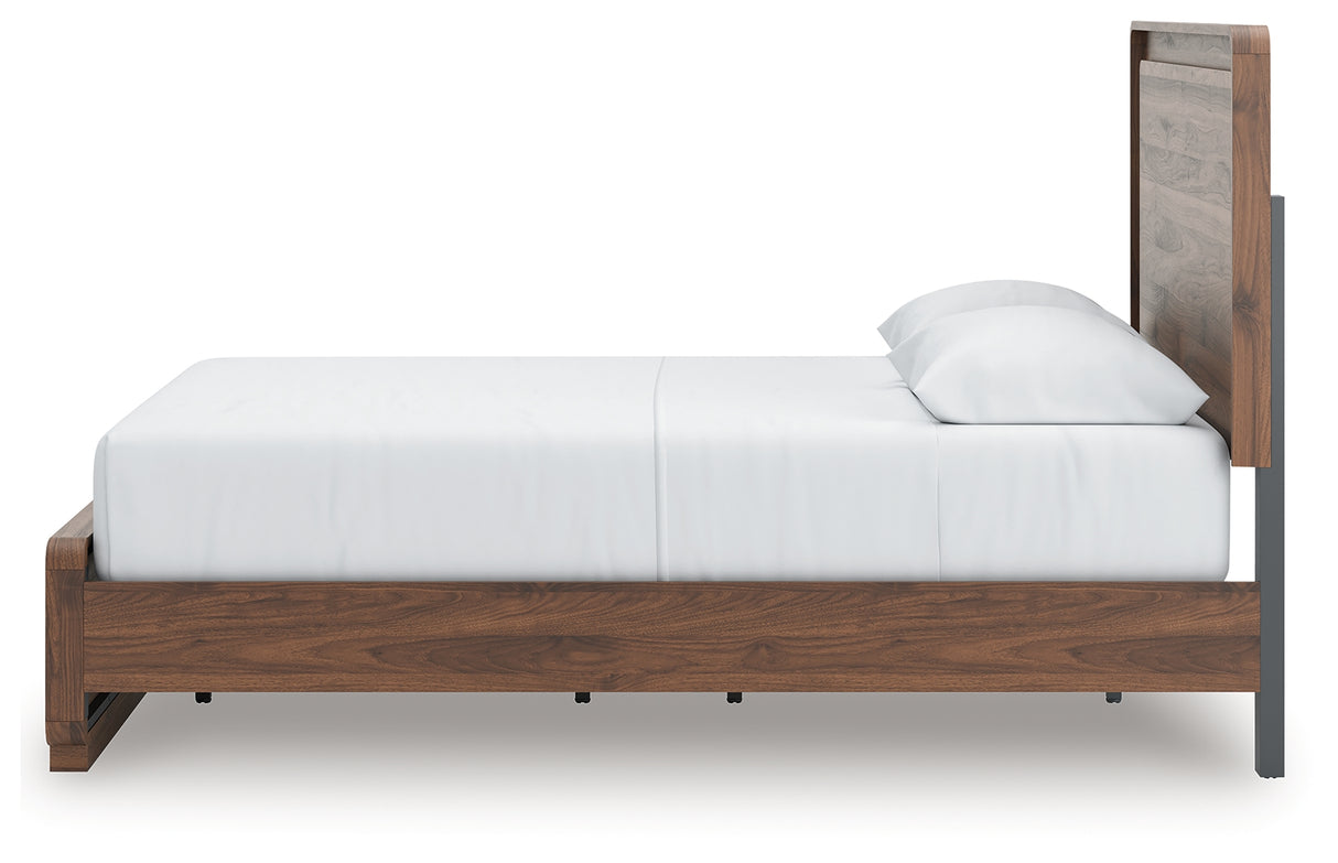 Fortlorn Queen Panel Bed (Bed Size: Queen)