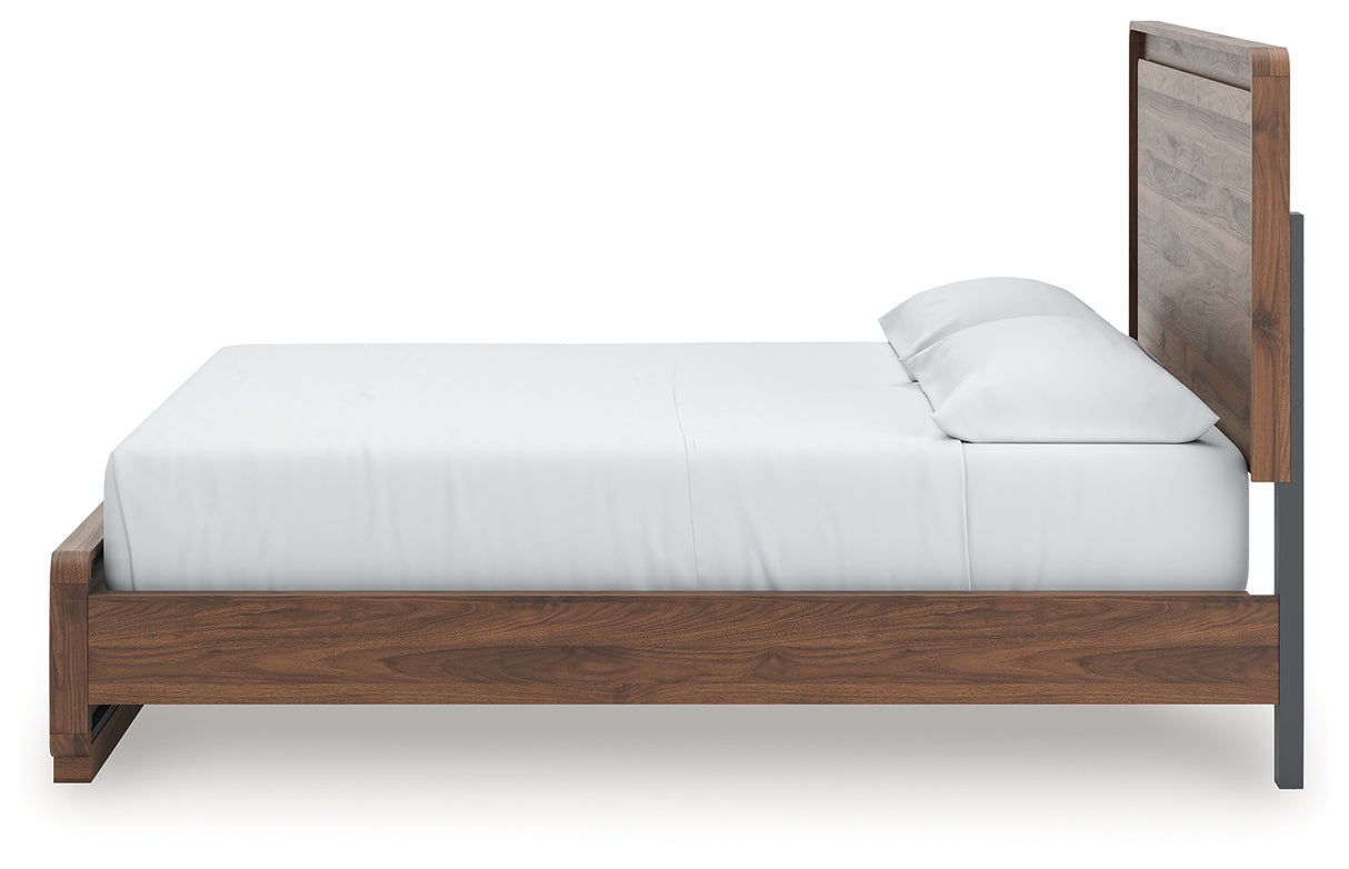 Fortlorn Queen Panel Bed (Bed Size: California King)