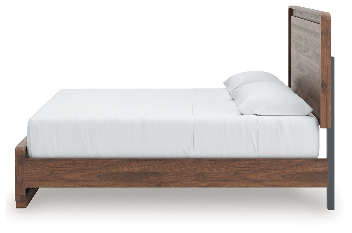 Fortlorn Queen Panel Bed (Bed Size: King)