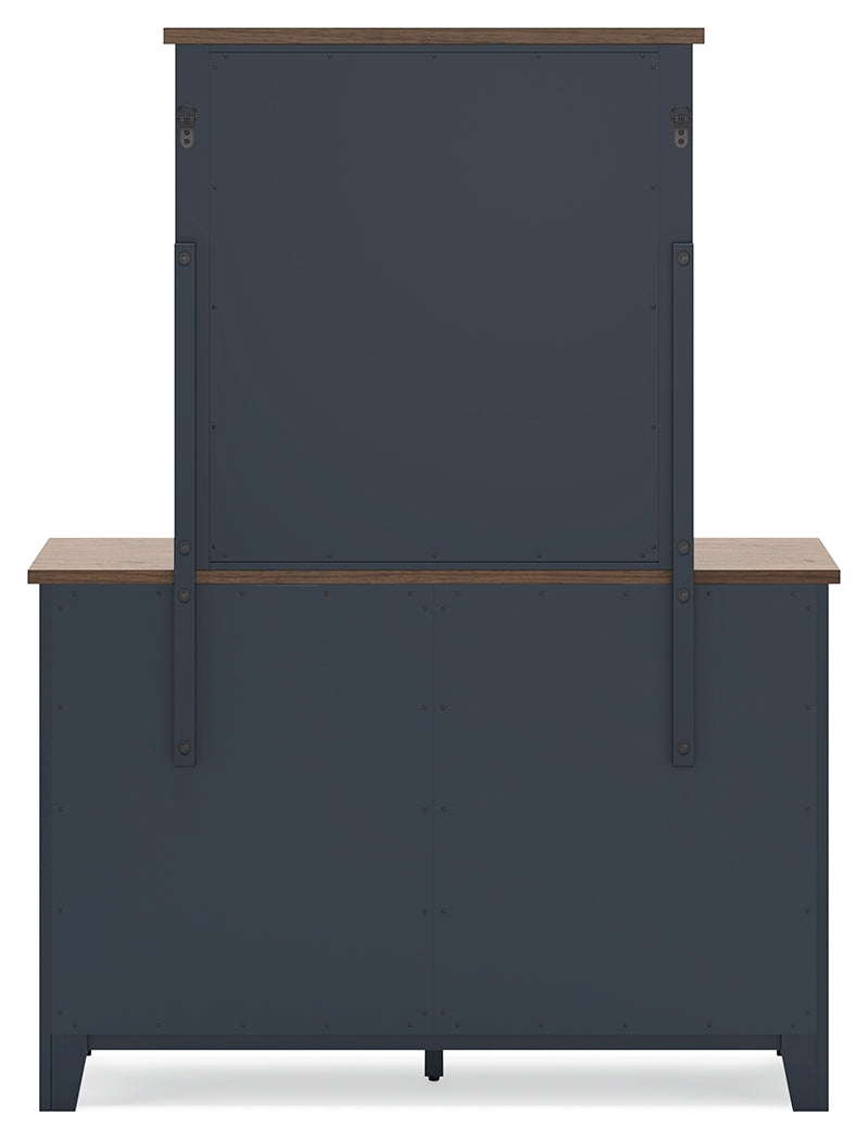 Landocken 5-Piece Queen Panel Headboard with Mirrored Dresser, Chest and Nightstand (Queen Panel Headboard, Dresser, Bedroom Mirror, Chest of Drawers, Nightstand)