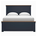 Landocken Queen Panel Bed (Bed Size: Queen)