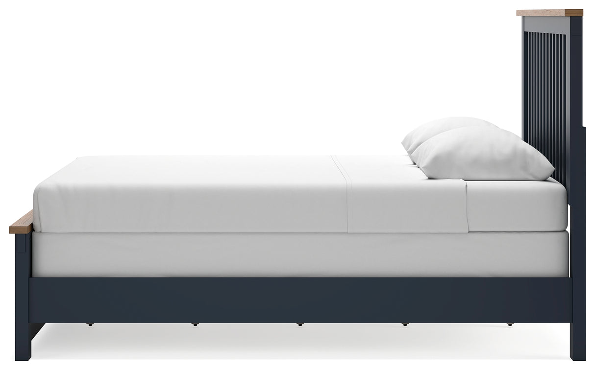 Landocken Queen Panel Bed (Bed Size: Queen)