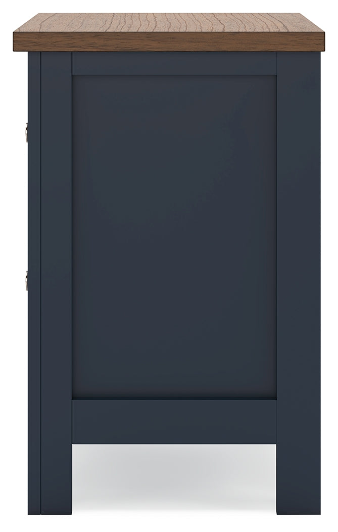 Landocken 6-Piece Queen Panel Headboard with Mirrored Dresser, Chest and 2 Nightstands (Queen Panel Headboard, Dresser, Bedroom Mirror, Chest of Drawers, Nightstand, Nightstand)