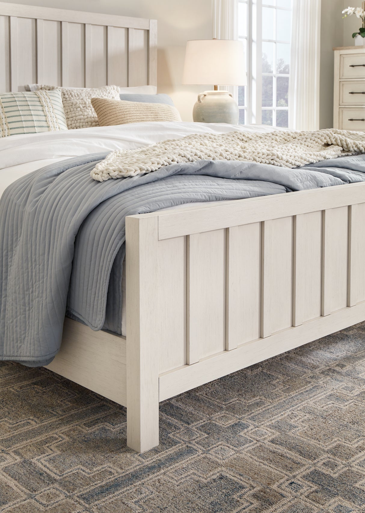 Shaybrock Queen Panel Bed (Bed Size: California King)