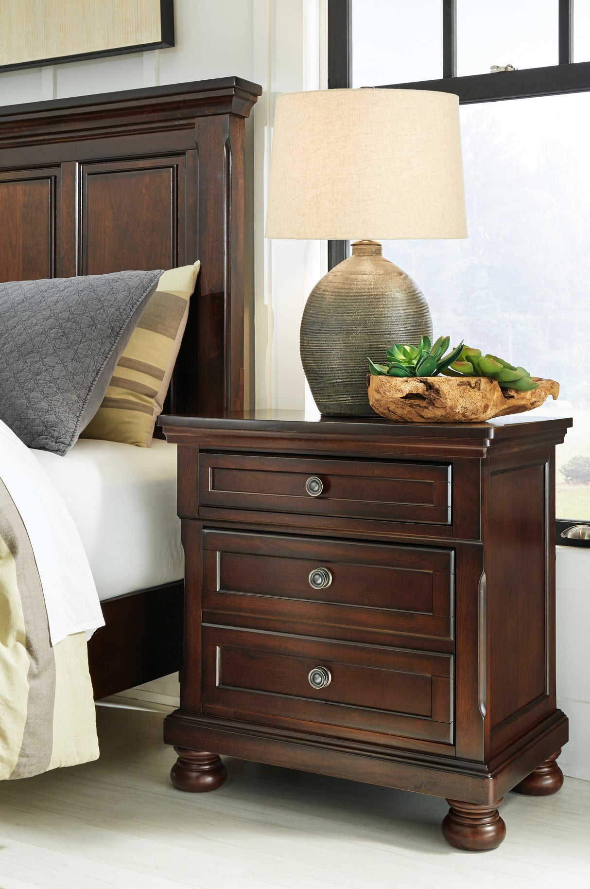 Robbinsdale Nightstand (Color: Rustic Brown)
