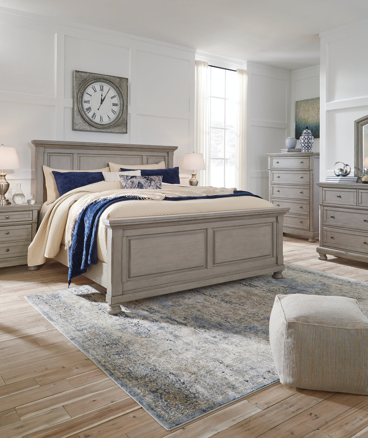 Robbinsdale Queen Panel Bed (Color: Light Gray, Bed Size: California King)