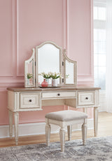 Realyn King Panel Bed, Vanity, Chest and 2 Nightstands