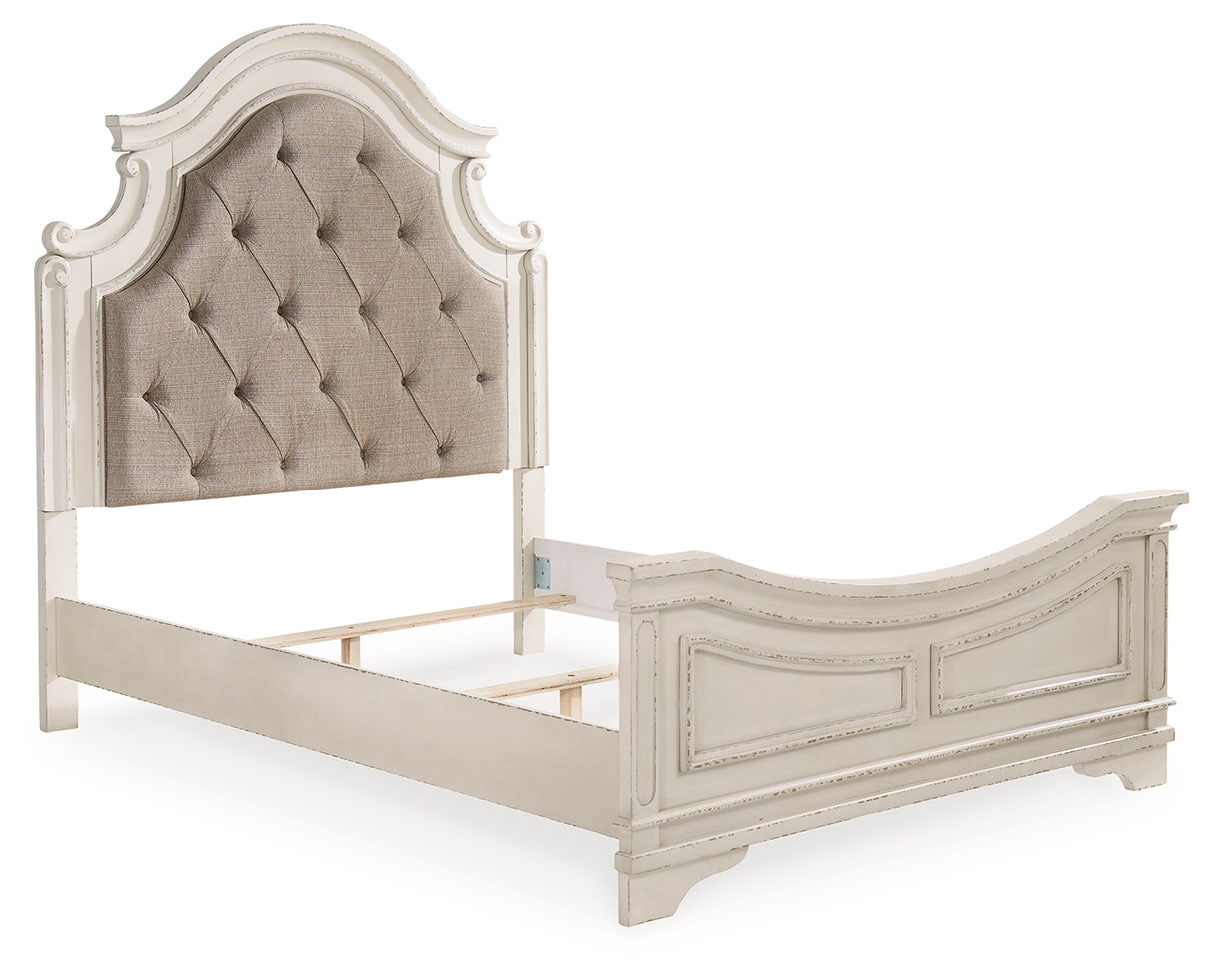 Realyn Queen Upholstered Panel Bed (Bed Size: Queen)