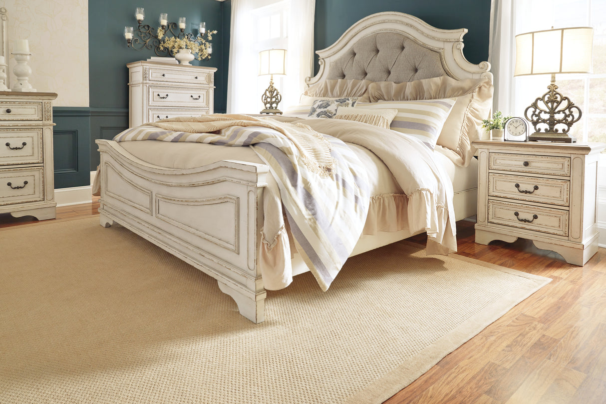 Realyn Queen Upholstered Panel Bed (Bed Size: California King)