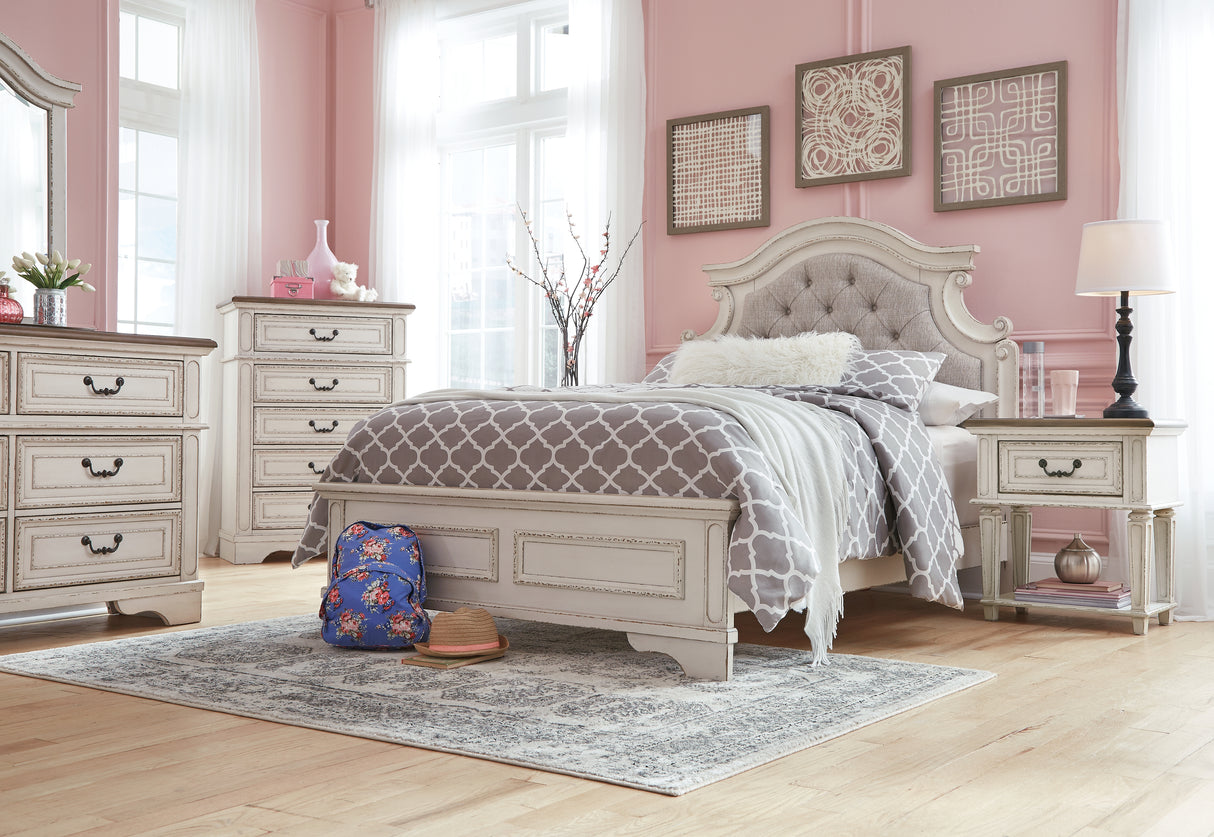 Realyn Queen Upholstered Panel Bed (Bed Size: Full)