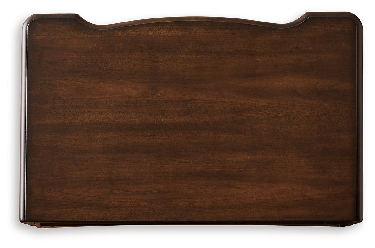 Lavinton Queen Poster Bed, Chest and Nightstand