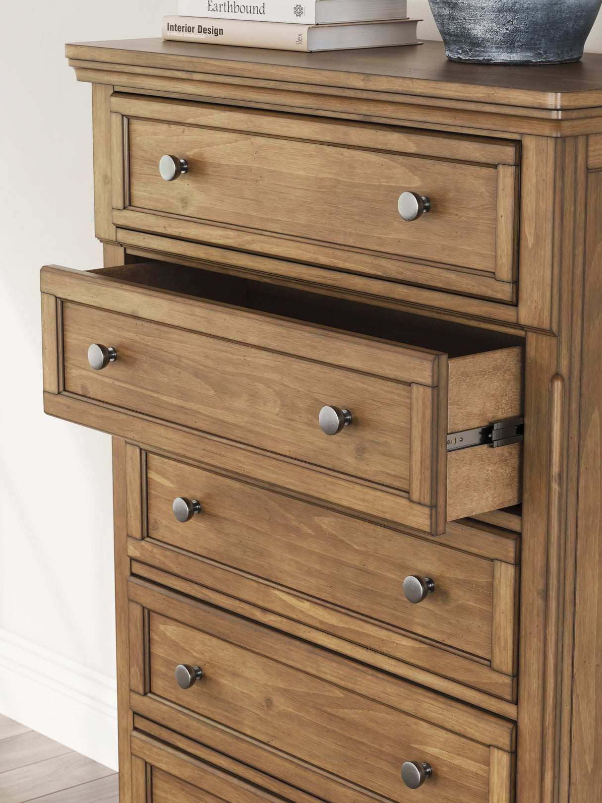 Feddinger Queen Sleigh Bed, Dresser, Mirror, Chest and Nightstand