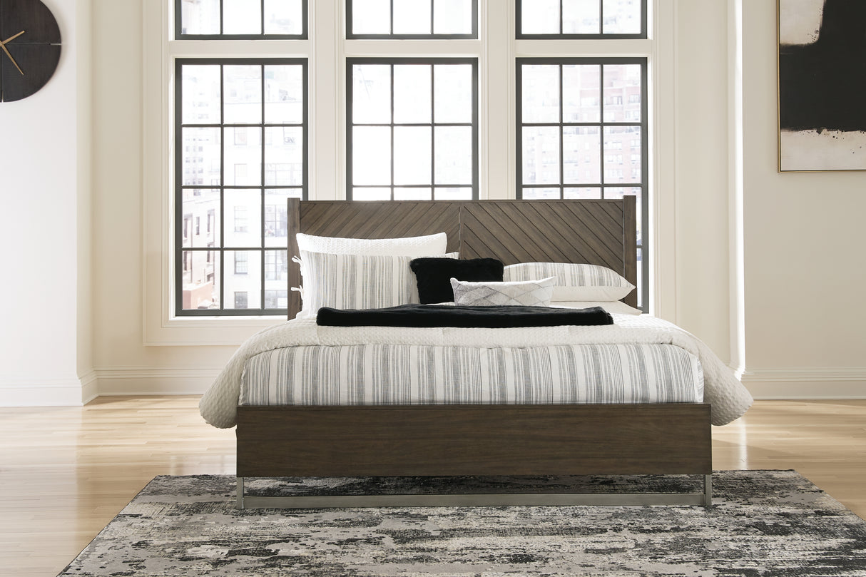 Arkenton Queen Panel Bed (Bed Size: California King)