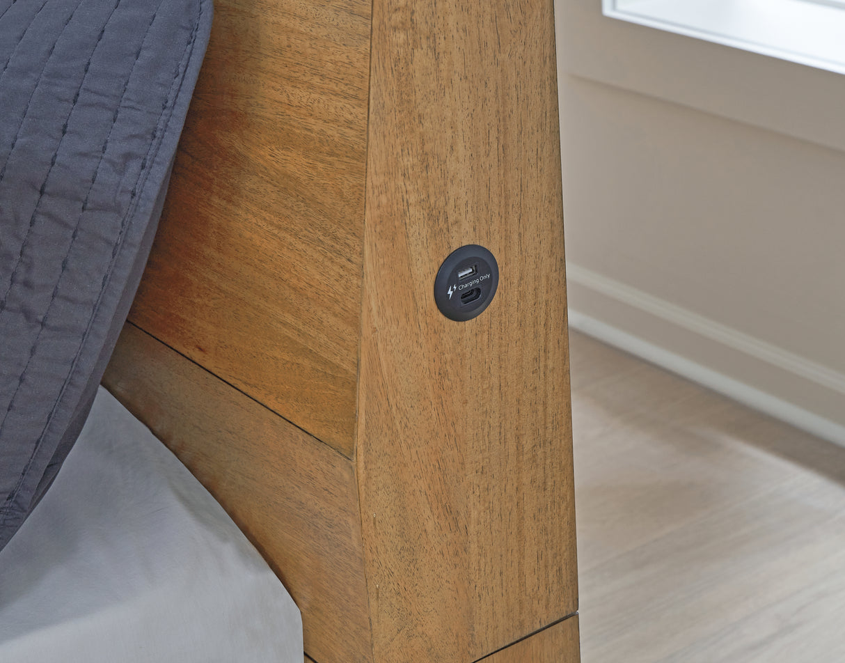 Sherbana Queen Panel Bed (Bed Size: California King)