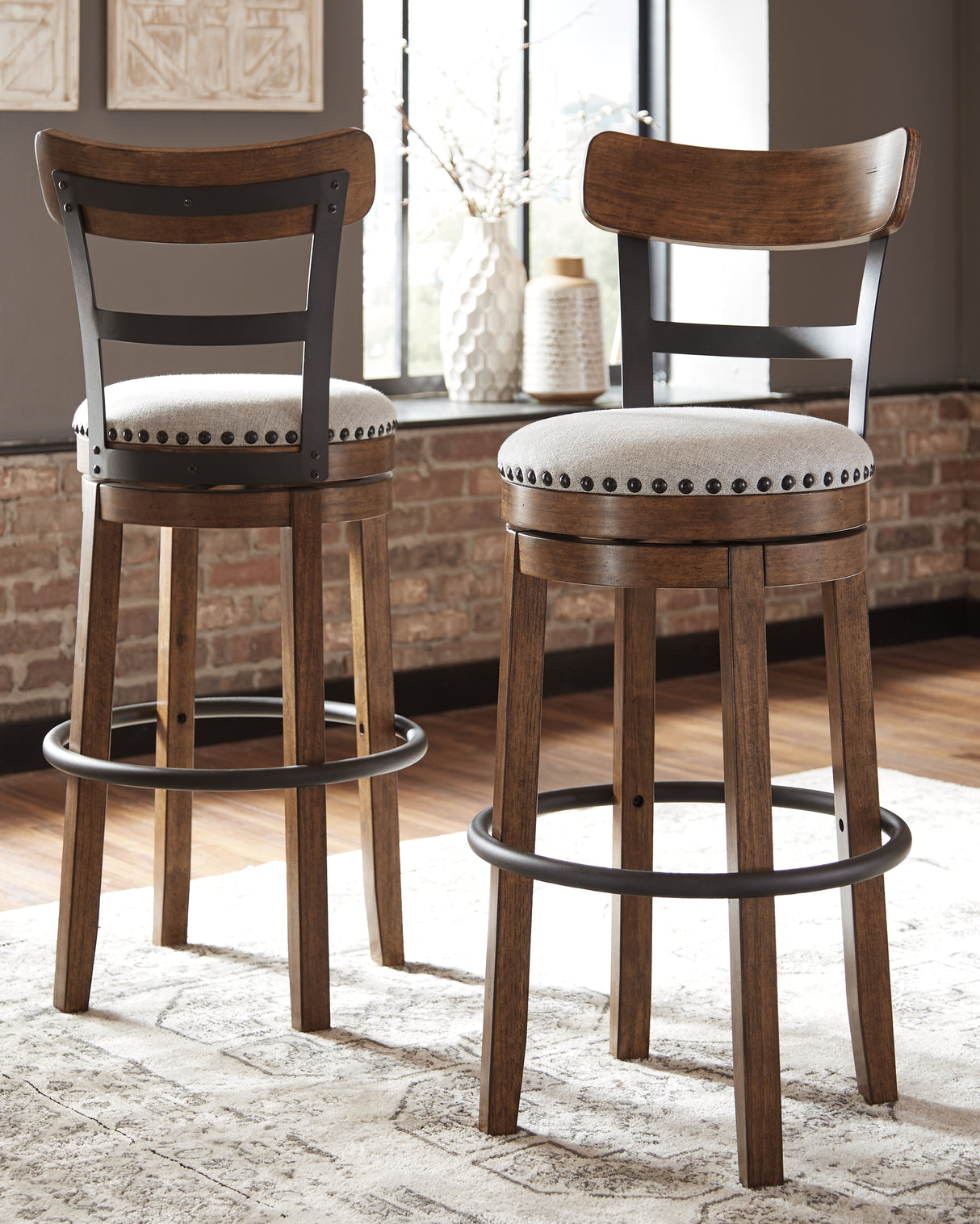 Valebeck Counter Height Bar Stool (Color: Brown, Barstool Height: Pub/Bar Height)