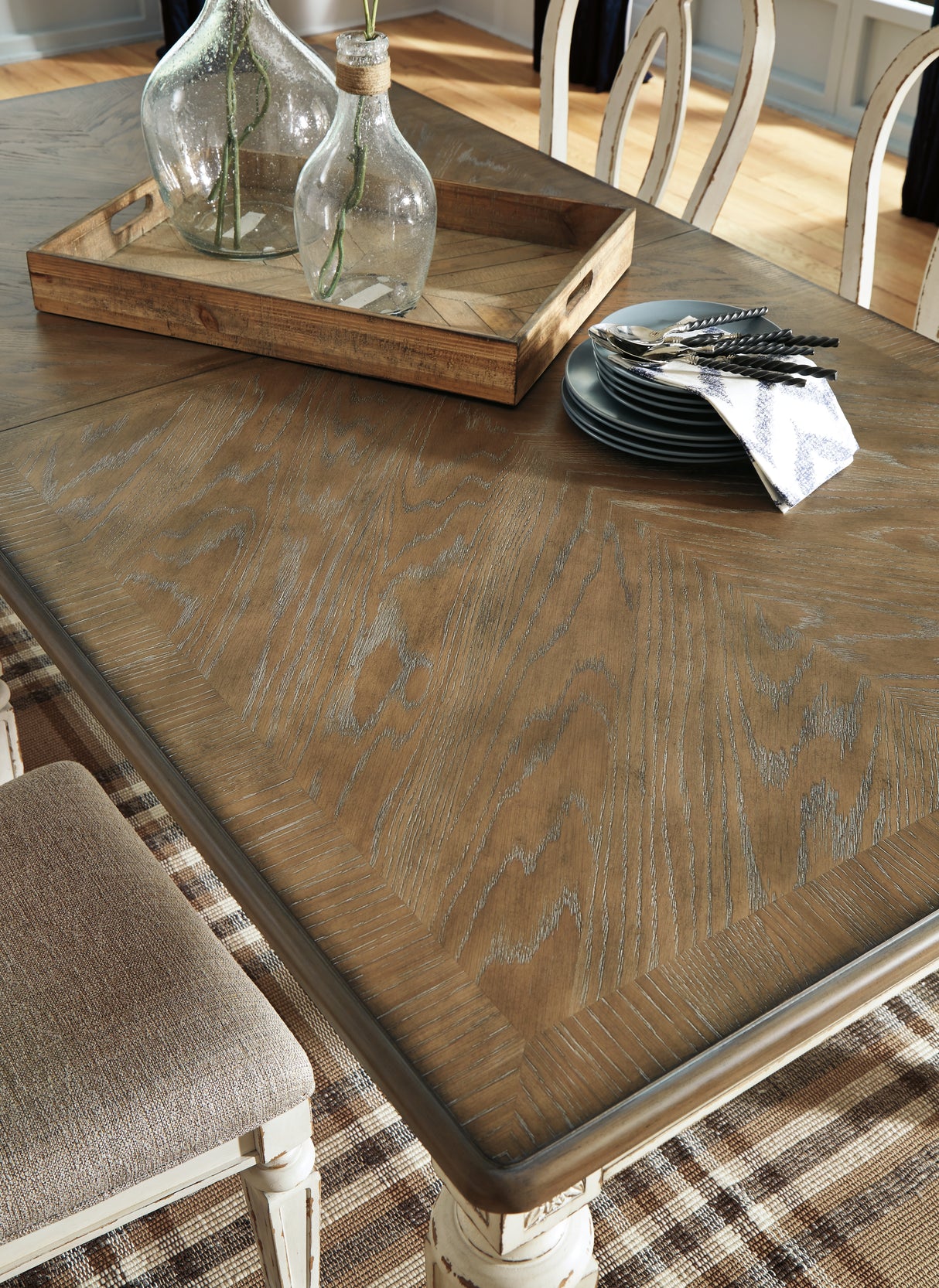 Realyn 5-Piece Dining Table and 4 Chairs (Dining Extension Table, Dining Chair, Dining Chair, Dining Chair, Dining Chair)