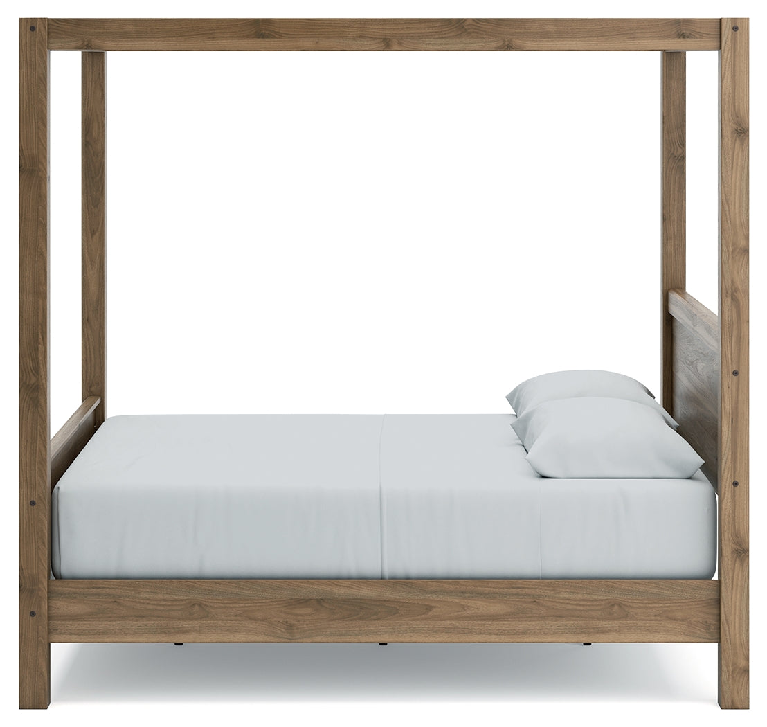 Aprilyn Queen Canopy Bed (Bed Size: Queen)