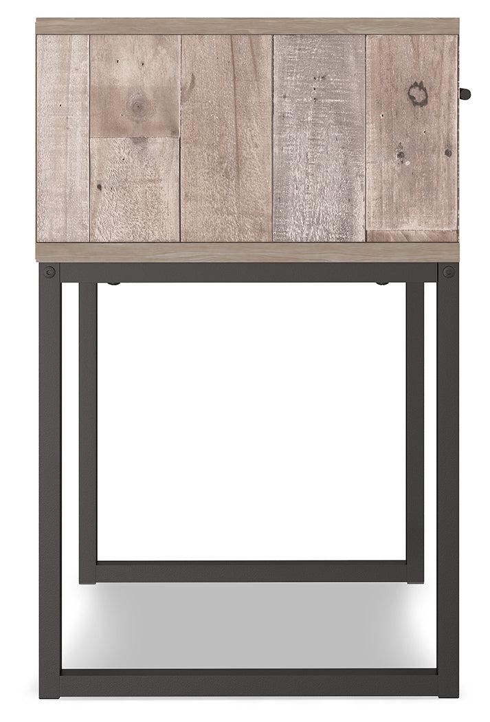 Neilsville 5-Piece Queen Platform Bed with Dresser, Chest and Nightstand (Queen Platform Bed, Queen Panel Headboard, Dresser, Chest of Drawers, Nightstand)