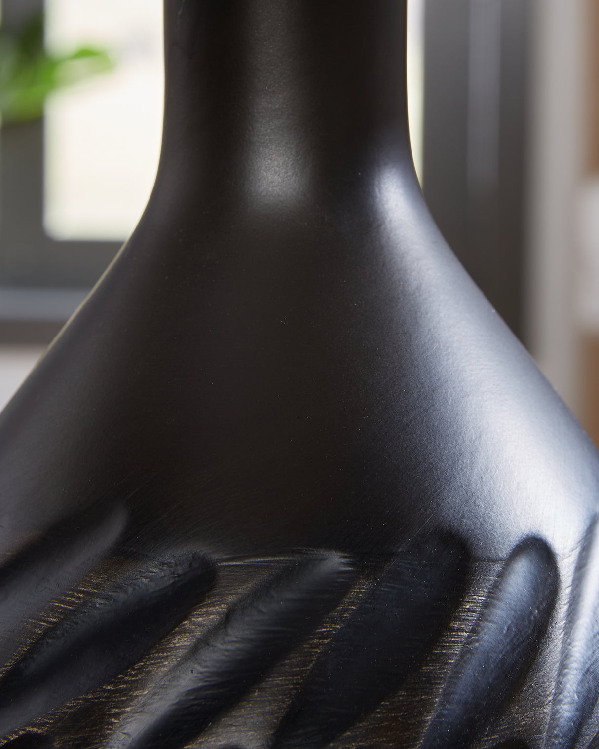 Garinton Table Lamp (Color: Black)