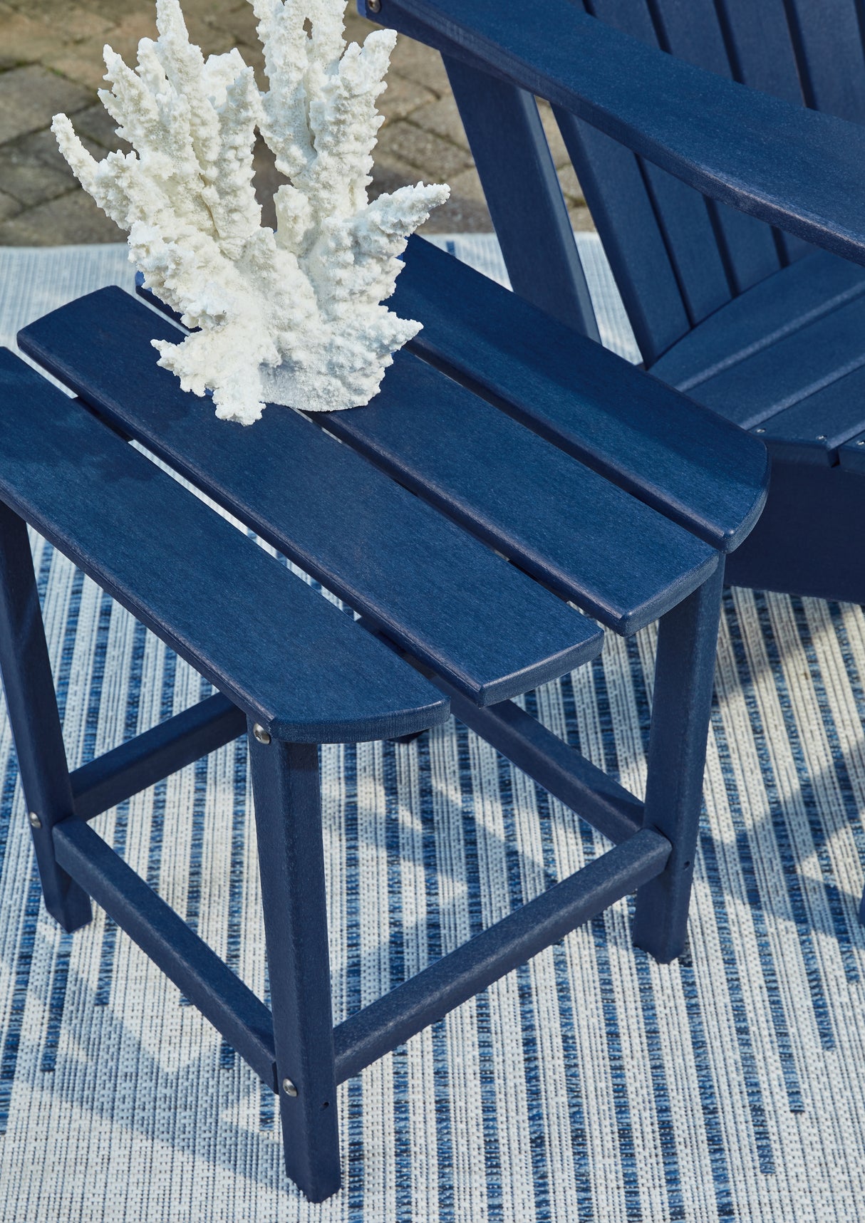 Sundown Treasure End Table (Color: Blue)