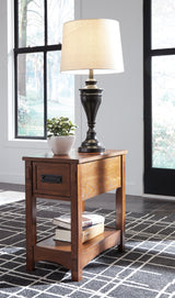 Breegin 2-Piece 2 End Tables (Chairside End Table, Chairside End Table)