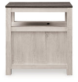 Fendenmore Chairside End Table