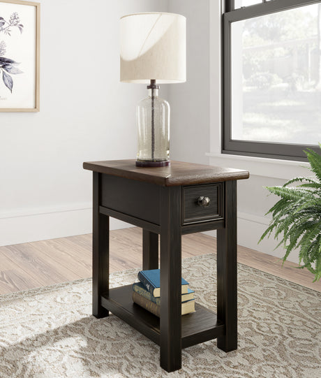 Tyler Creek 2-Piece 2 End Tables (Chairside End Table, Chairside End Table)