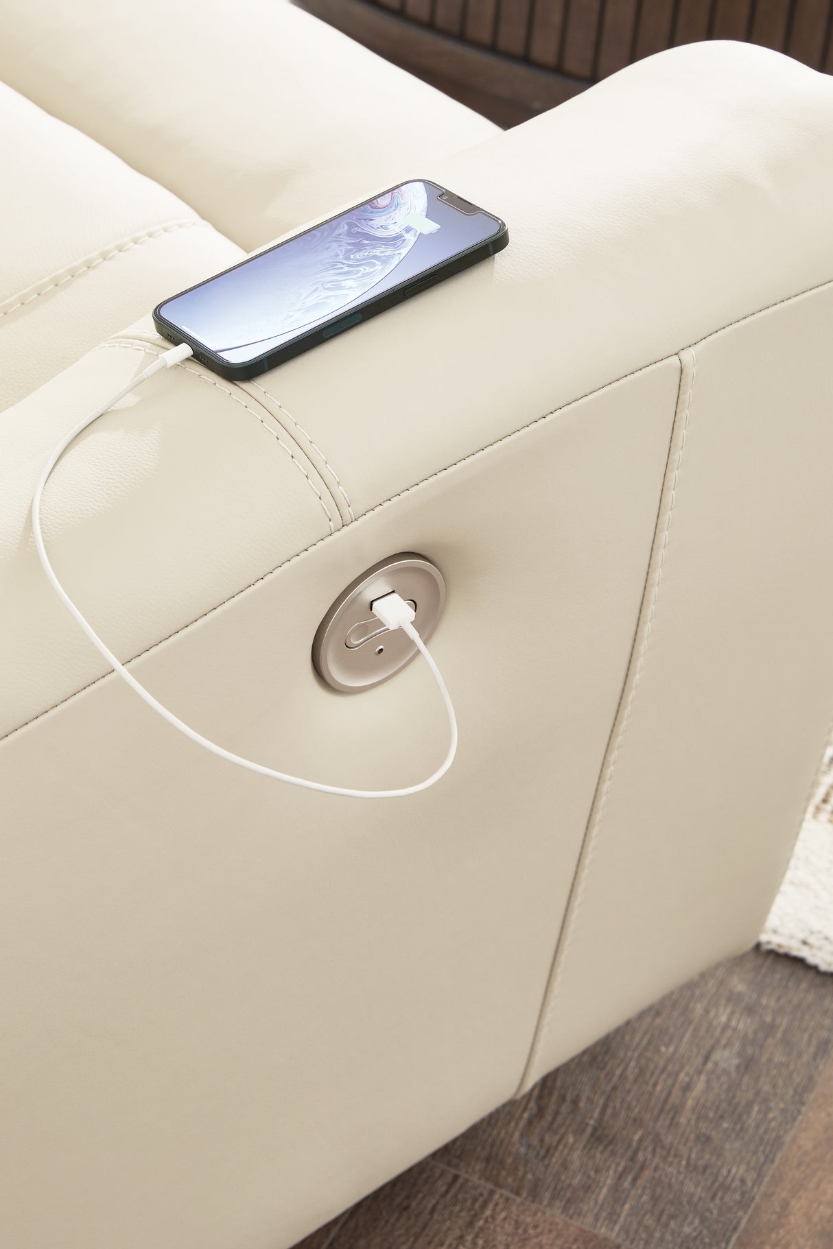 Dahlmoore 2-Piece Sofa and Loveseat (Power Reclining Sofa, Power Reclining Loveseat with Console)